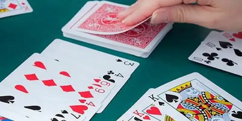 Cách chia bài và luật đánh bài trong Phỏm